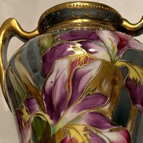 Vintage Antique Hand Painted Japanese Iris Urn Vase - Picture 5 of 7